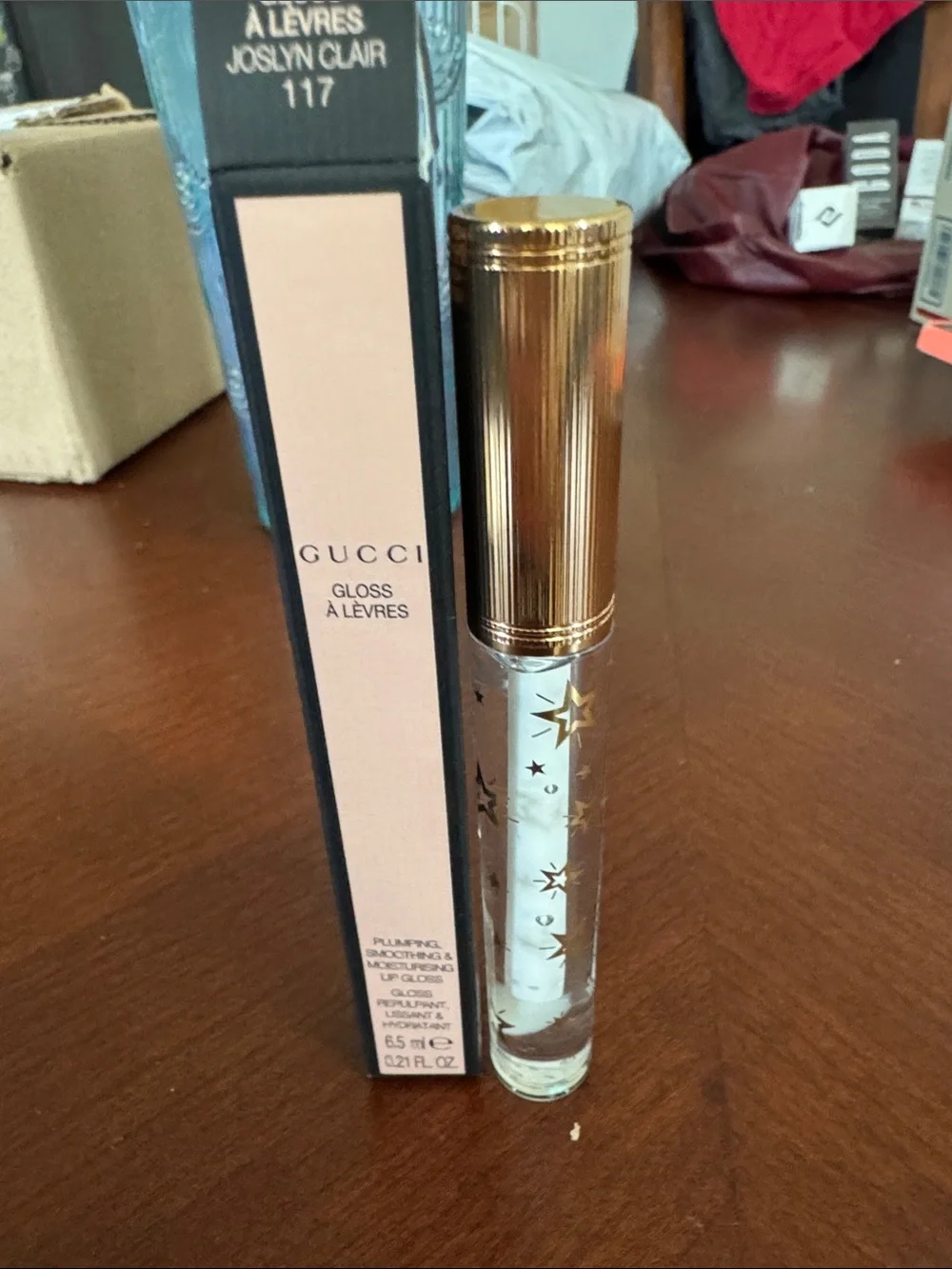 Gucci Gloss à Lèvres is a sheer lip gloss that provides an instant